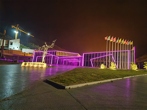 城市亮化是现代城市建设的重要组成部分,它不仅可以美化城市的夜景,还能提升城市的整体形象。随着科技的不断进步,城市亮化也得到了更多的关注和创新。本文将介绍一些关于城市亮化的创意和技术,帮助读者了解城市亮化的重要性以及如何进行喀什城市亮化的规划和实施。 城市亮化是现代城市建设的重要组成部分,它不仅可以美化城市的夜景,还能提升城市的整体形象。随着科技的不断进步,城市亮化也得到了更多的关注和创新。本文将介绍一些关于城市亮化的创意和技术,帮助读者了解喀什城市亮化的重要性以及如何进行喀什城市亮化的规划和实施。