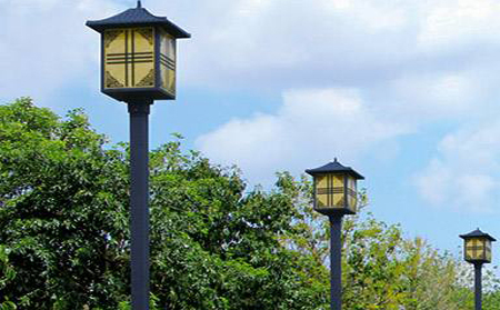 太阳能喀什庭院灯怎么选亮度与续航更耐用